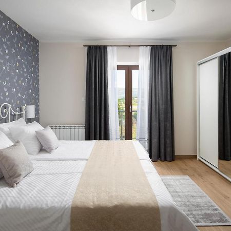 Villa Vesna With Sauna, Hot Tub Potpićan Eksteriør bilde