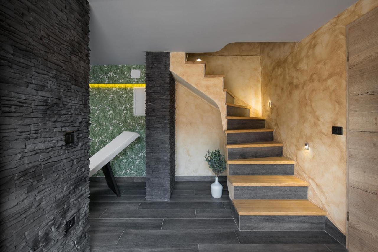 Villa Vesna With Sauna, Hot Tub Potpićan Eksteriør bilde
