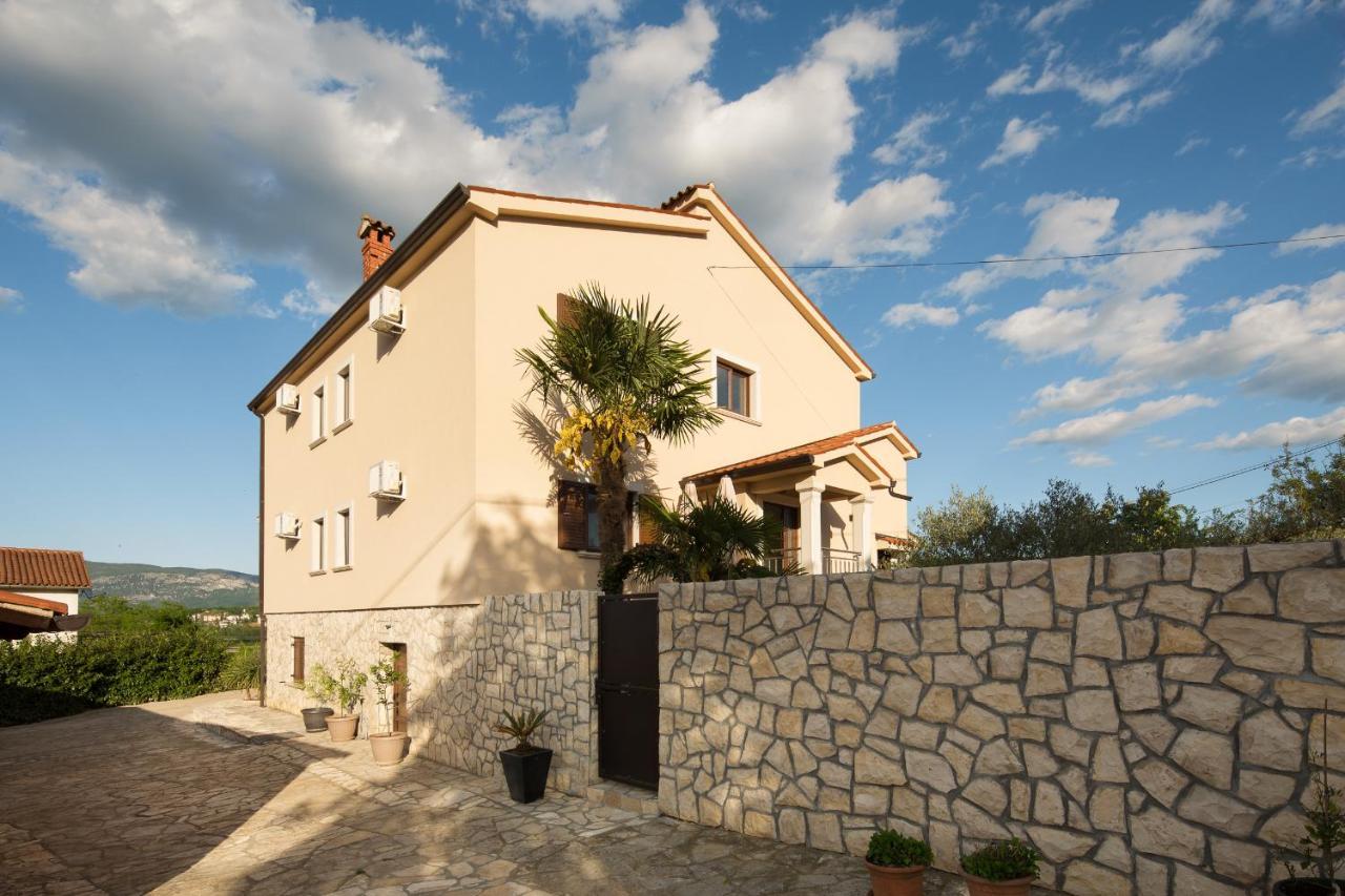 Villa Vesna With Sauna, Hot Tub Potpićan Eksteriør bilde