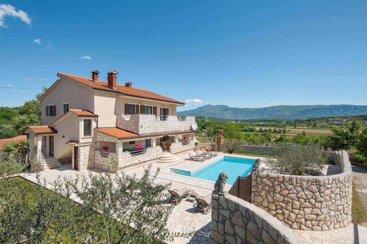 Villa Vesna With Sauna, Hot Tub Potpićan Eksteriør bilde