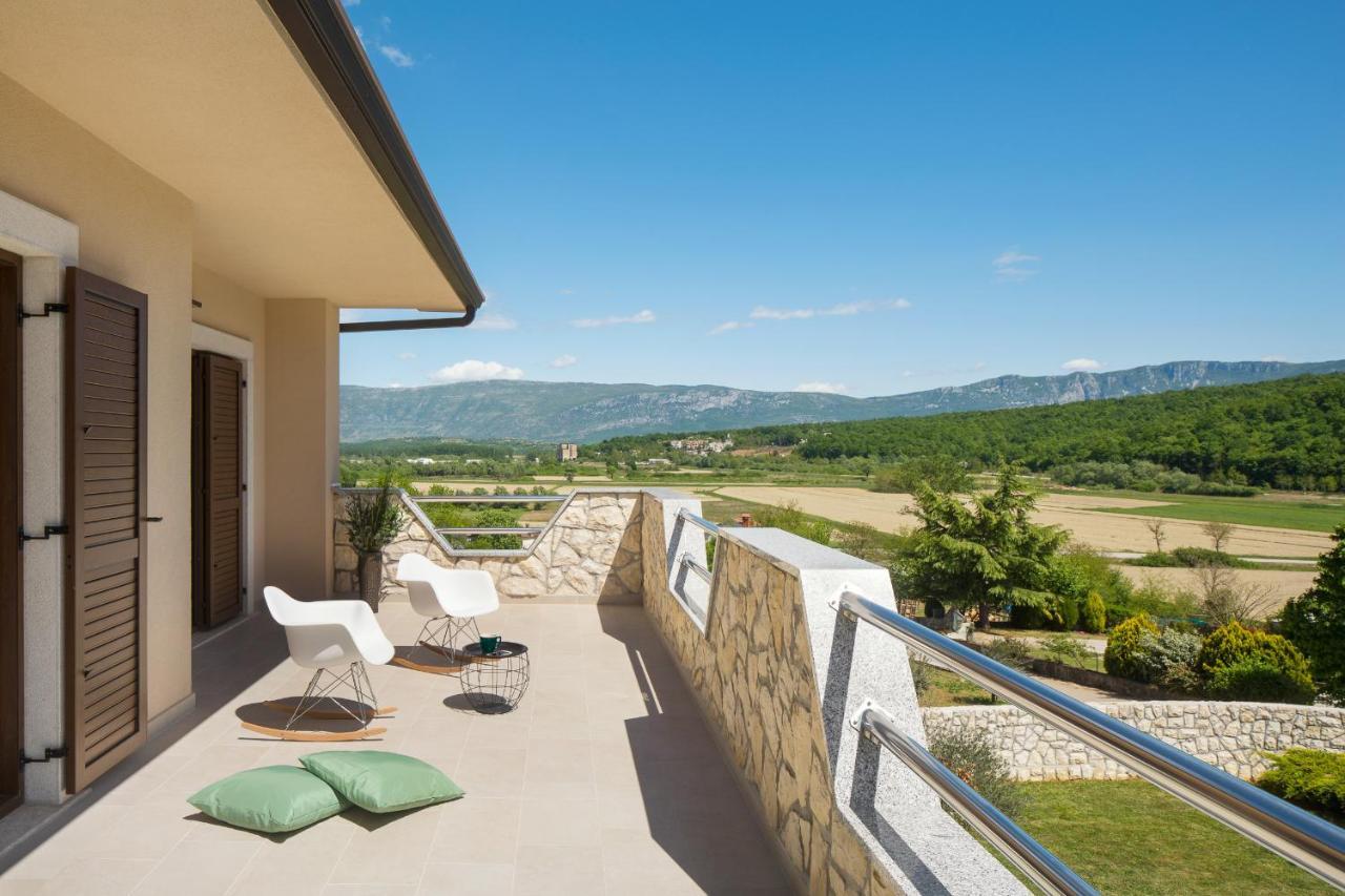 Villa Vesna With Sauna, Hot Tub Potpićan Eksteriør bilde