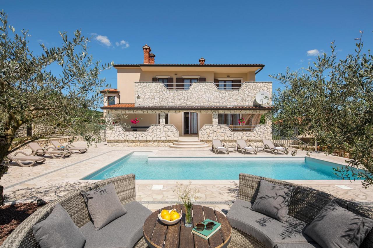 Villa Vesna With Sauna, Hot Tub Potpićan Eksteriør bilde
