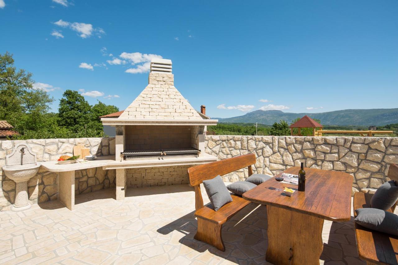 Villa Vesna With Sauna, Hot Tub Potpićan Eksteriør bilde