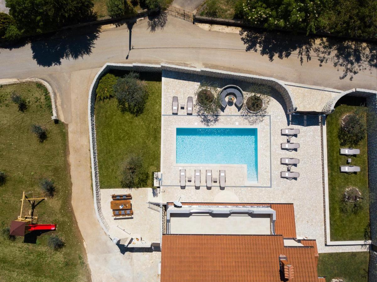 Villa Vesna With Sauna, Hot Tub Potpićan Eksteriør bilde